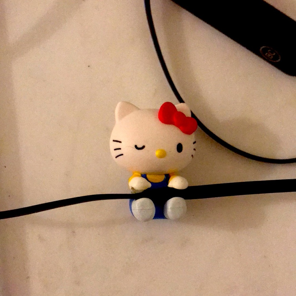Hello Kitty cable holder